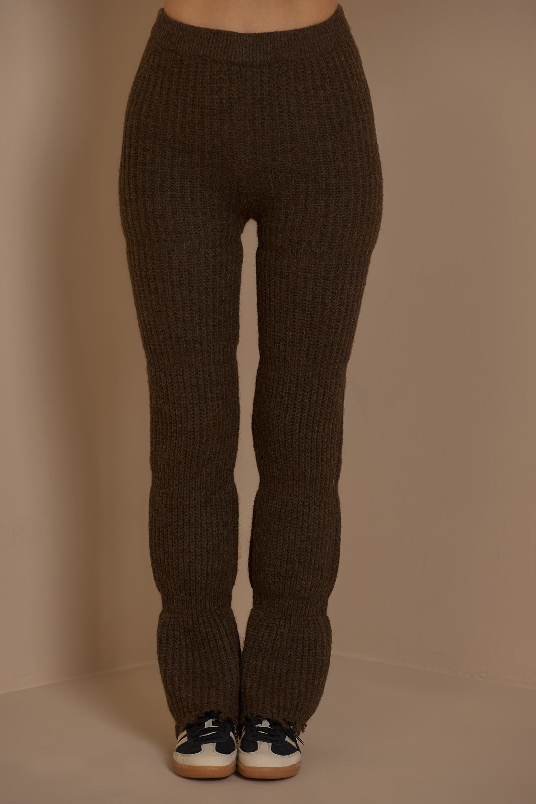 ROMI PREMIUM KNIT TROUSERS IN CHOCOLATE