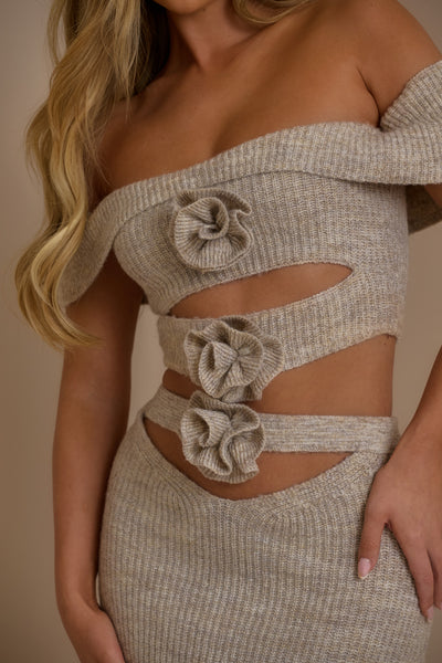 BLOSSOM BARDOT CUT OUT CROP TOP IN OATMEAL
