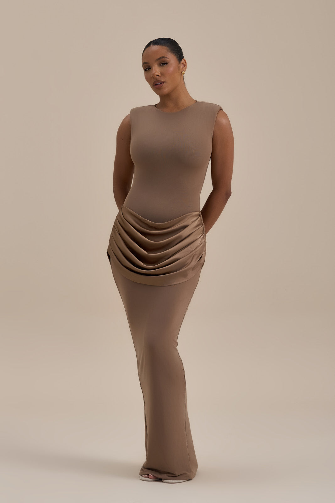 EMAN SLEEVELESS MAXI DRESS WITH SATIN DRAPED WAIST DETAIL | MOCHA MOUSSE