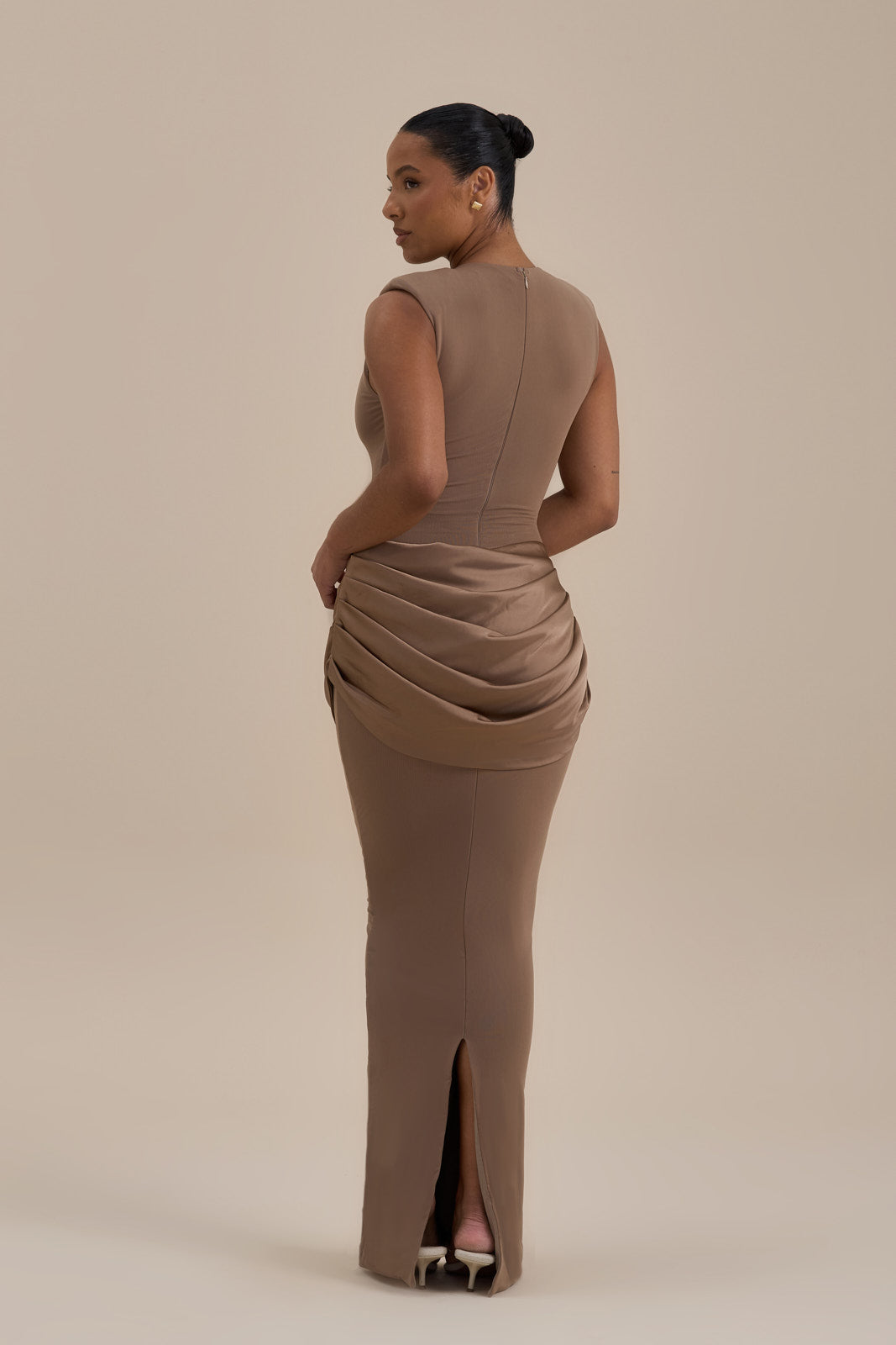EMAN SLEEVELESS MAXI DRESS WITH SATIN DRAPED WAIST DETAIL | MOCHA MOUSSE