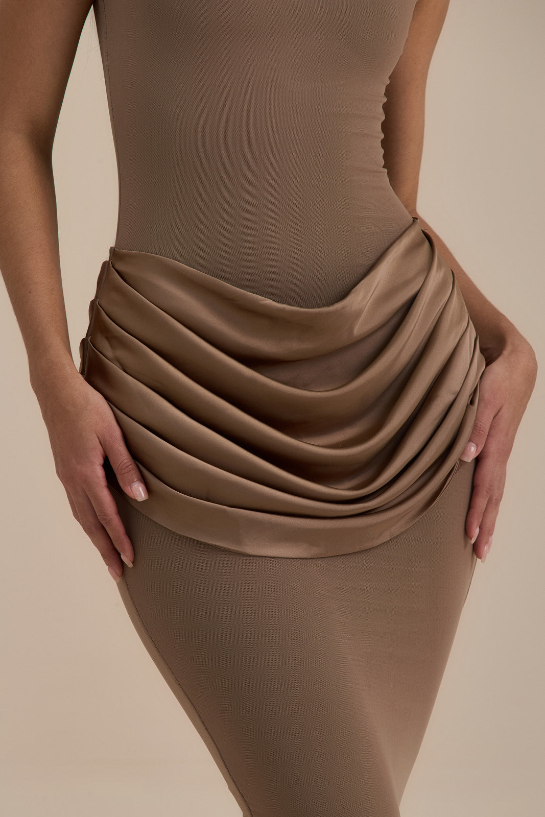 EMAN SLEEVELESS MAXI DRESS WITH SATIN DRAPED WAIST DETAIL | MOCHA MOUSSE