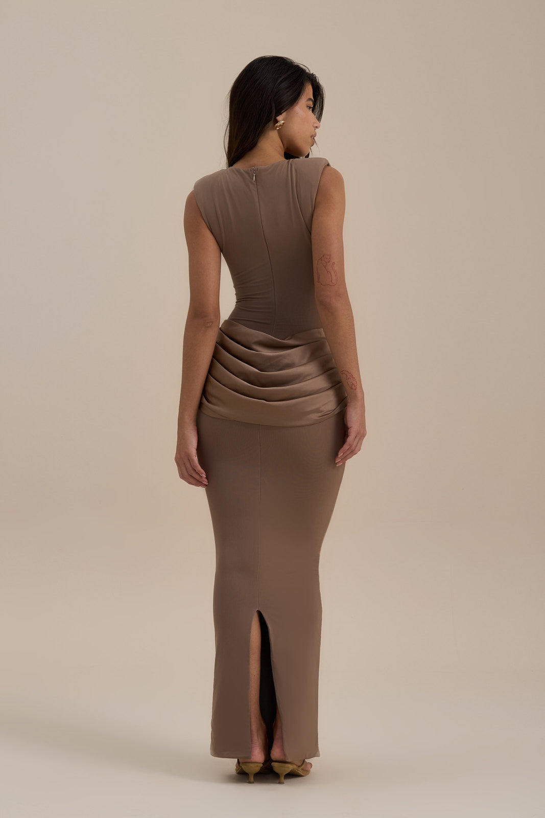 EMAN SLEEVELESS MAXI DRESS WITH SATIN DRAPED WAIST DETAIL | MOCHA MOUSSE