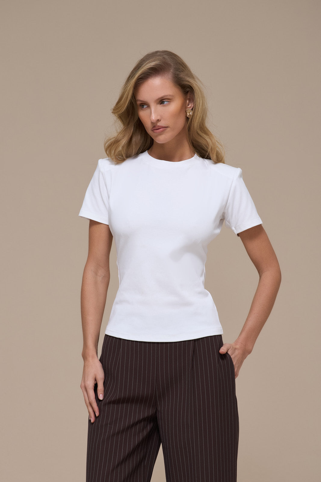 SHORT SLEEVE BASIC TEE WITH DETACHABLE SHOULDER PADS | WHITE