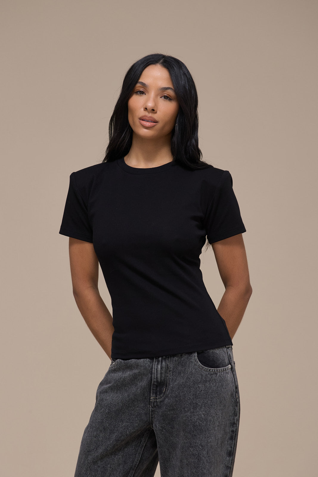 SHORT SLEEVE BASIC TEE WITH DETACHABLE SHOULDER PADS | BLACK