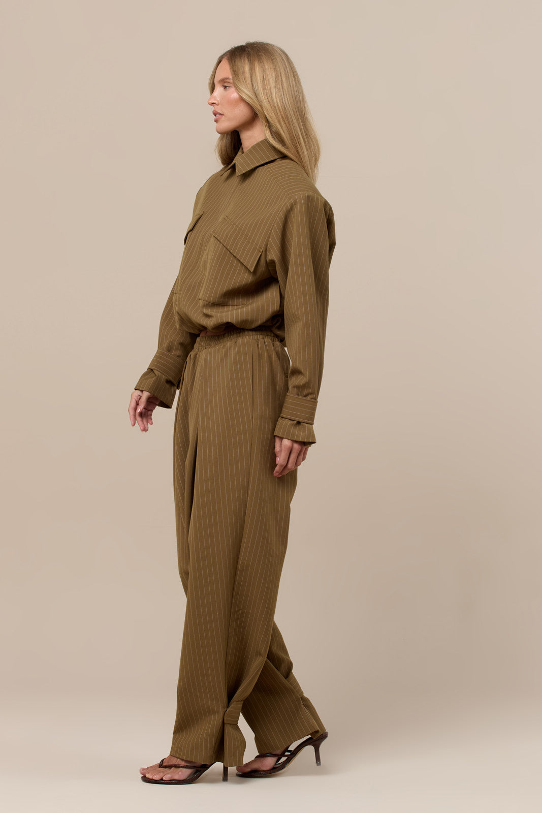 VANCE PLEATED TAILORED BARREL TROUSERS | OLIVE PINSTRIPE