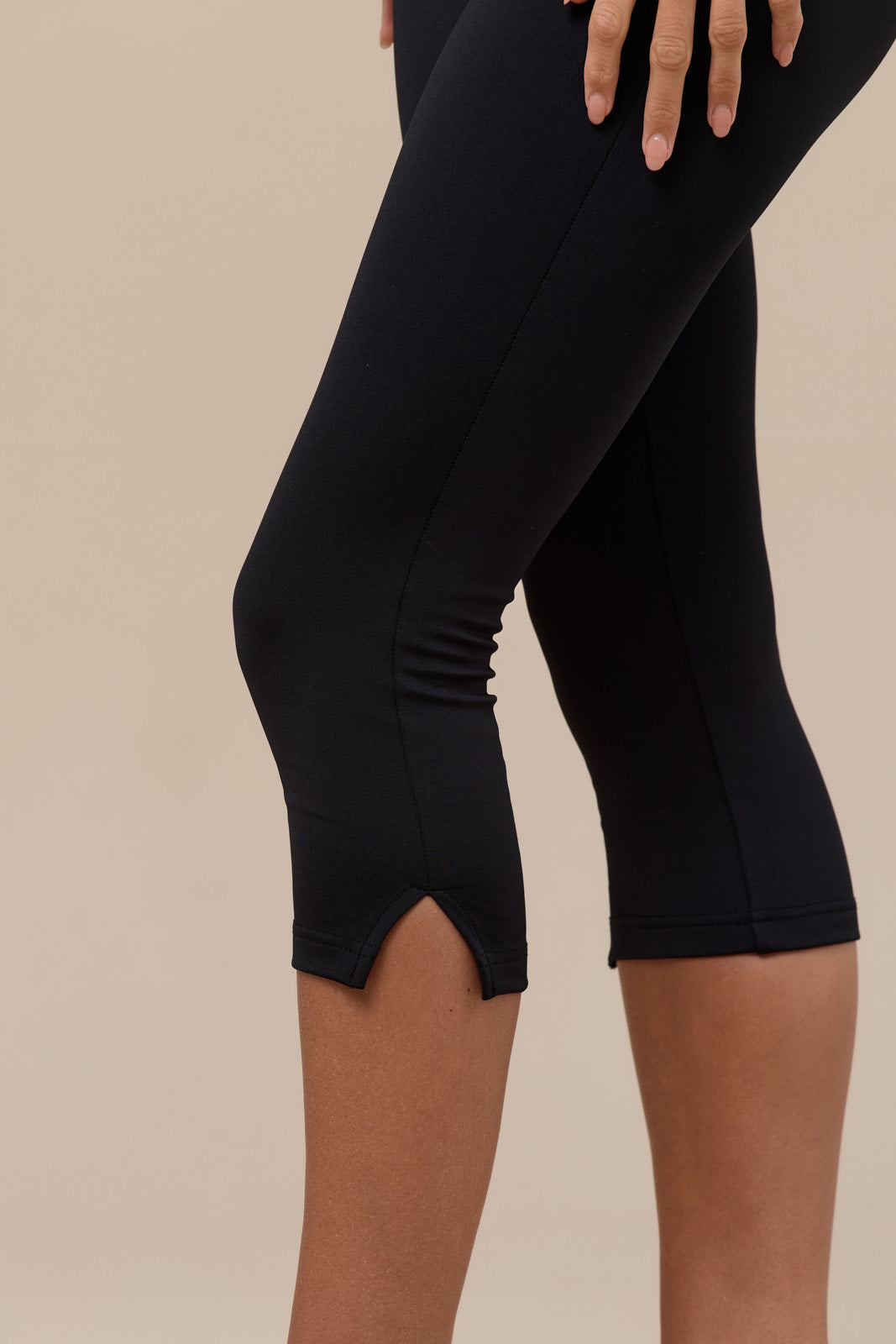 ALEX CAPRI PANT | BLACK
