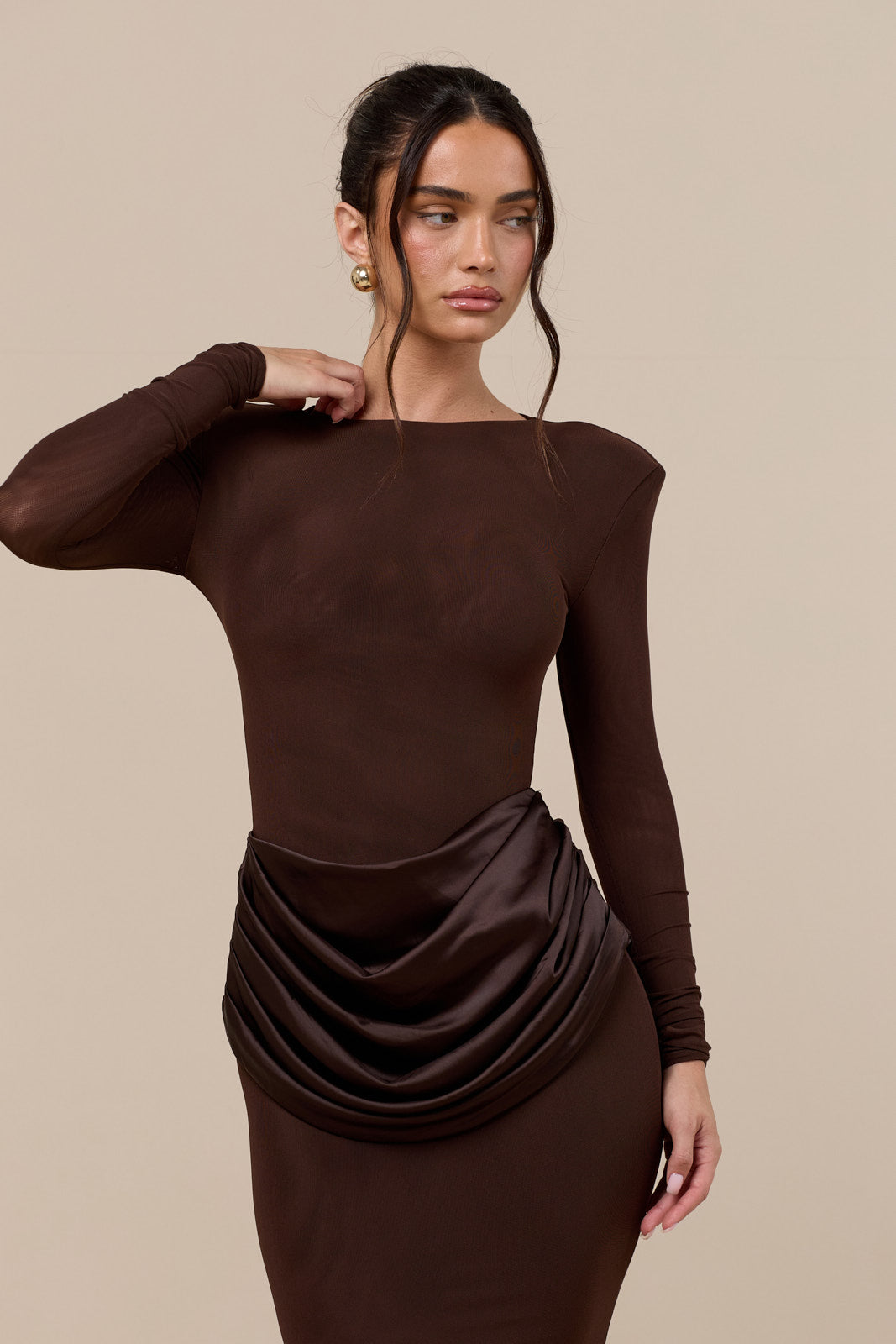 EMAN LONG SLEEVE MAXI DRESS WITH SATIN DRAPED WAIST DETAIL | CHOCOLATE