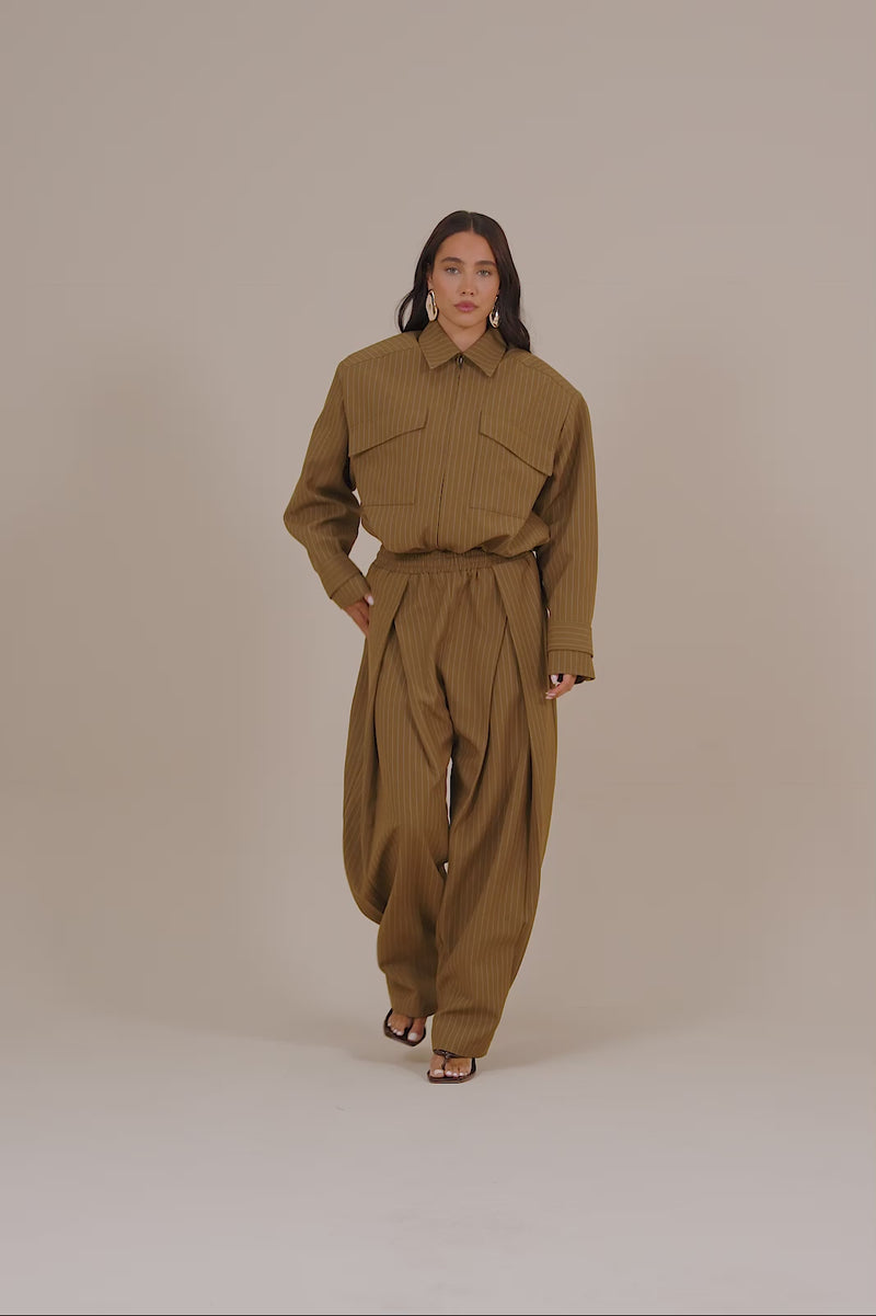 VANCE PLEATED TAILORED BARREL TROUSERS | OLIVE PINSTRIPE